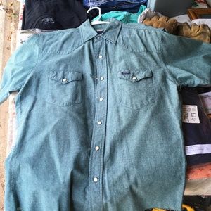Wrangler short sleeved snap-close shirt